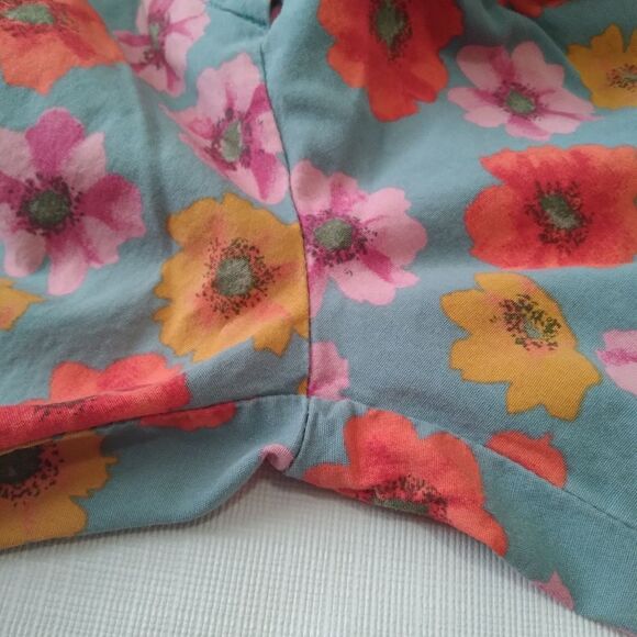 Carole Little Petites Colorful Floral Print Ruffled Hem Maximalist Capri Pants - Picture 11 of 12